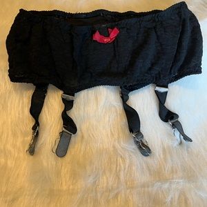 Black & White Garders